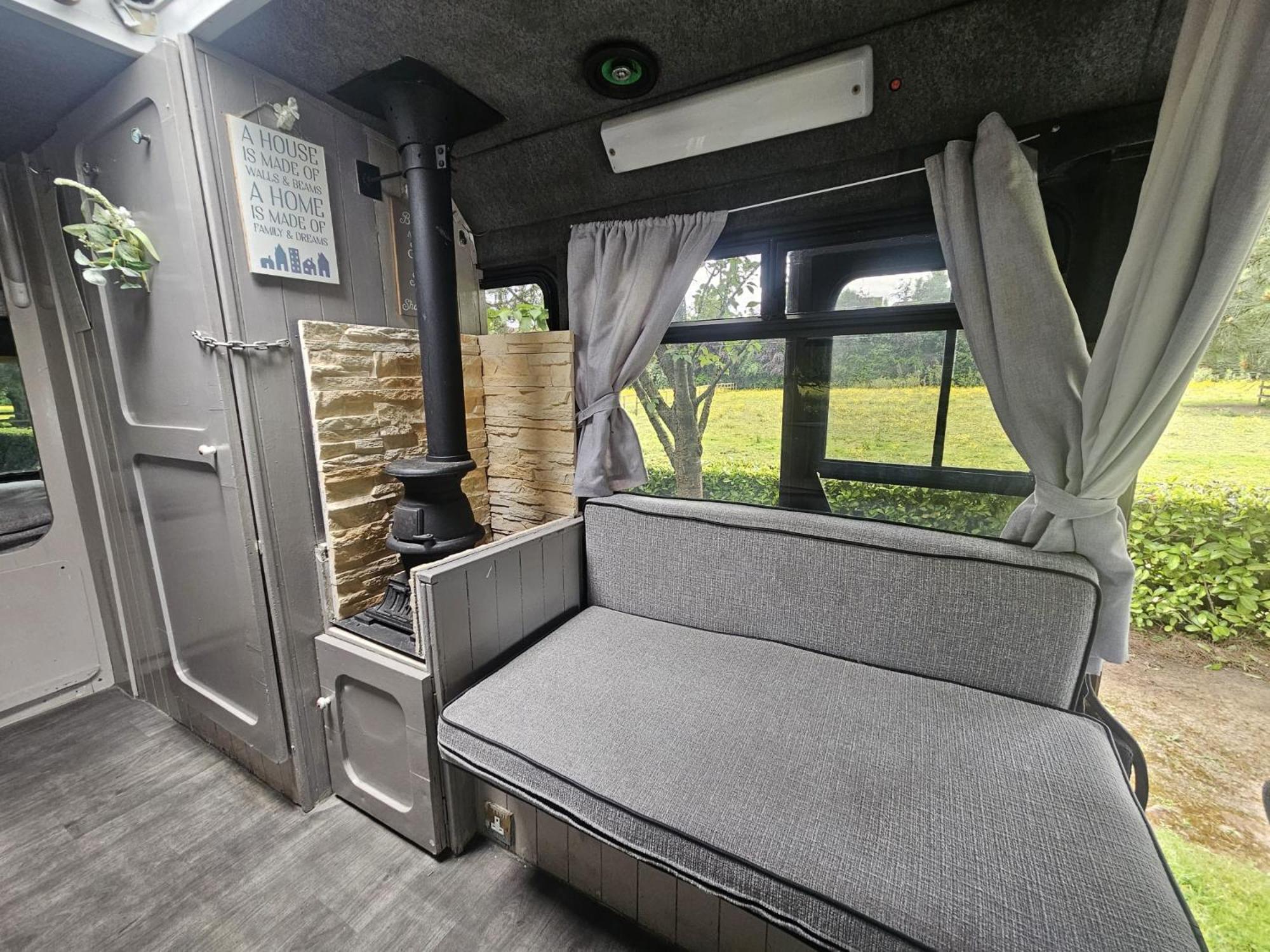 Hotel Retro Camper Hire Dublín Exterior foto
